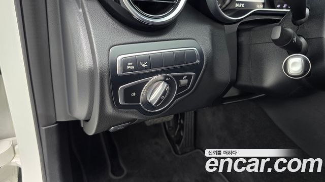 Mercedes-Benz C-Class 2018 — photo 24