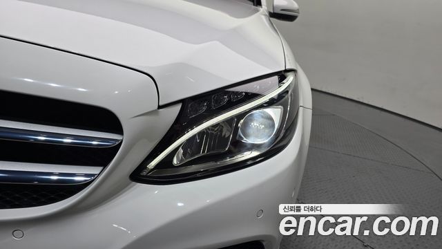 Mercedes-Benz C-Class 2018 — photo 8