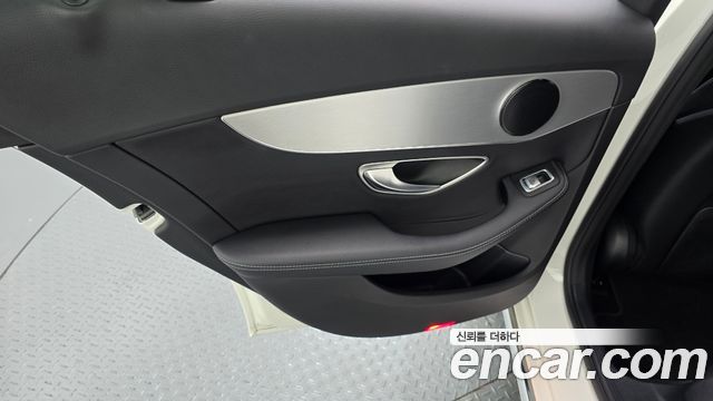 Mercedes-Benz C-Class 2018 — photo 15