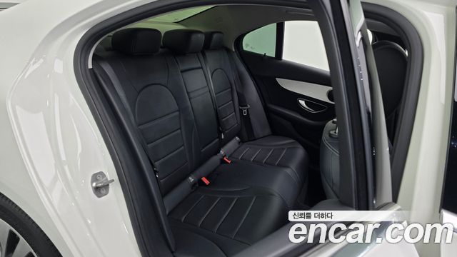 Mercedes-Benz C-Class 2018 — photo 16