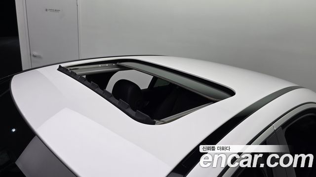 Mercedes-Benz C-Class 2018 — photo 27