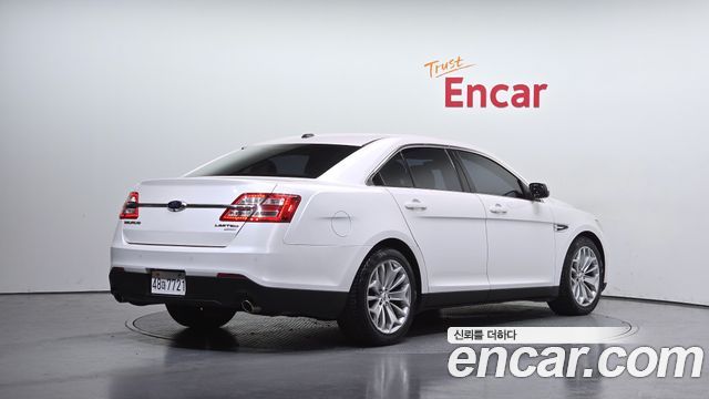 Ford Taurus 2015 — photo 2