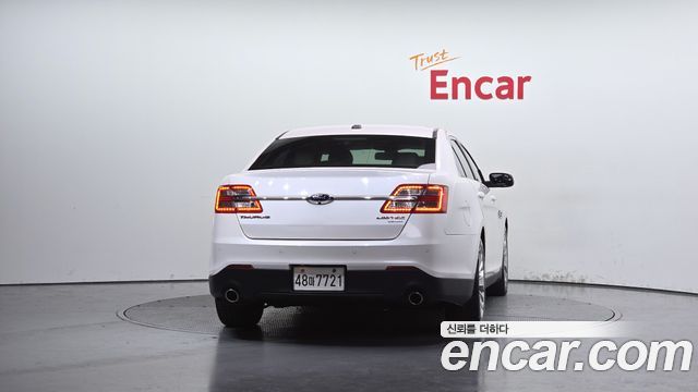 Ford Taurus 2015 — photo 4