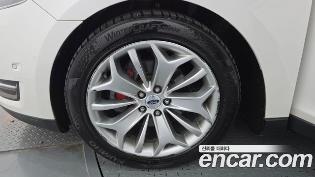 Ford Taurus 2015 — photo 5