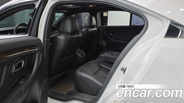 Ford Taurus 2015 — photo 11