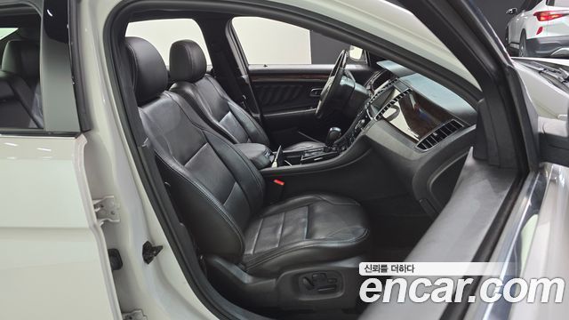 Ford Taurus 2015 — photo 12