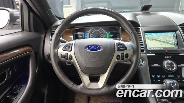 Ford Taurus 2015 — photo 13