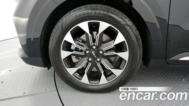 Kia Canival 2023 — photo 5