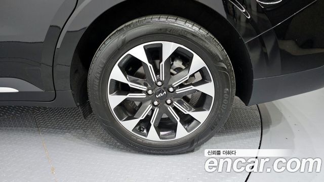 Kia Canival 2023 — photo 7