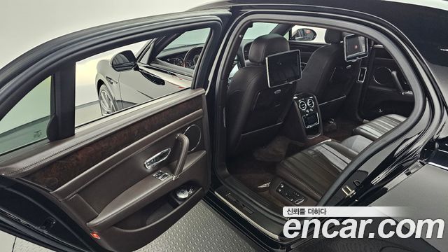 Bentley Flying Spur 2014 — photo 18