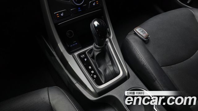 Hyundai AVANTE 2016 — photo 12
