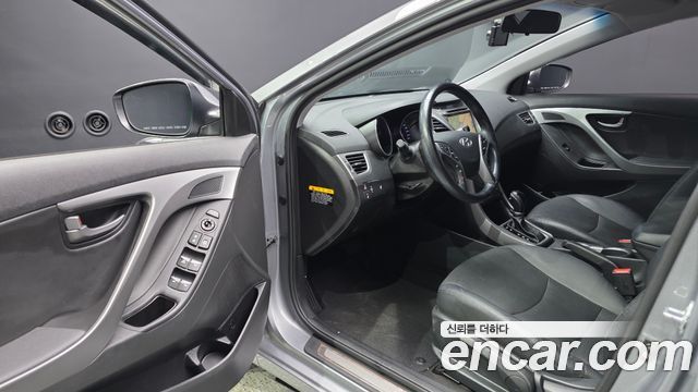 Hyundai AVANTE 2016 — photo 13