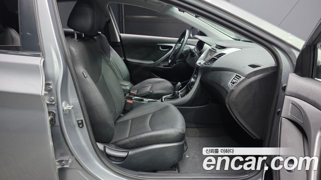 Hyundai AVANTE 2016 — photo 17