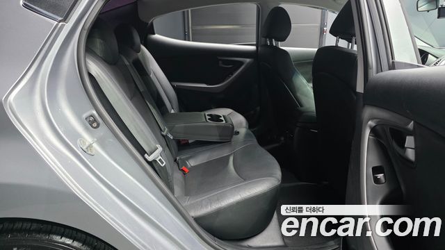 Hyundai AVANTE 2016 — photo 18