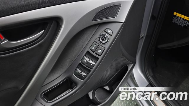 Hyundai AVANTE 2016 — photo 24