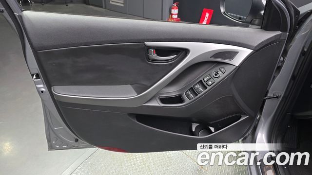 Hyundai AVANTE 2016 — photo 14