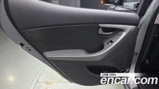 Hyundai AVANTE 2016 — photo 15