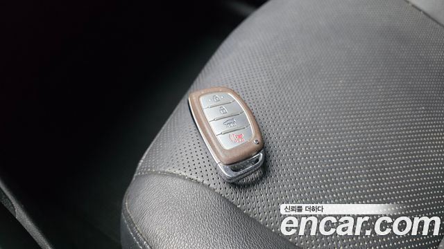 Hyundai AVANTE 2016 — photo 27
