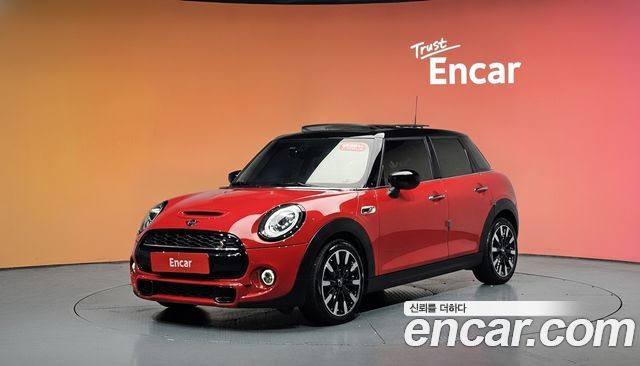 Mini Cooper 2021 — photo 1