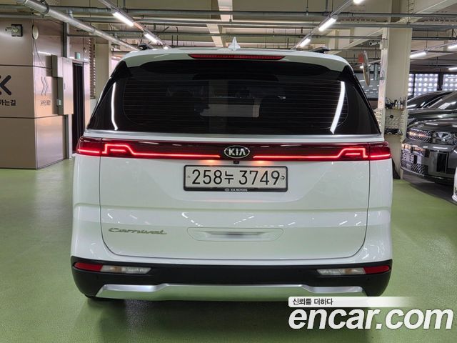 Kia Canival 2021 — photo 6
