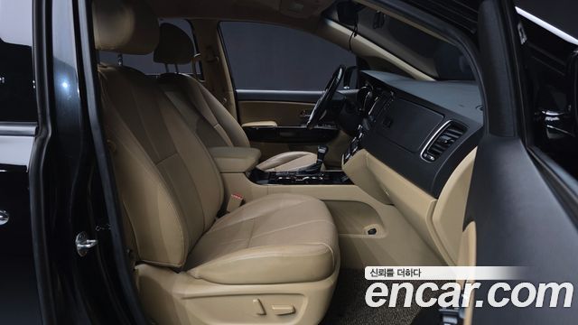Kia Canival 2019 — photo 16
