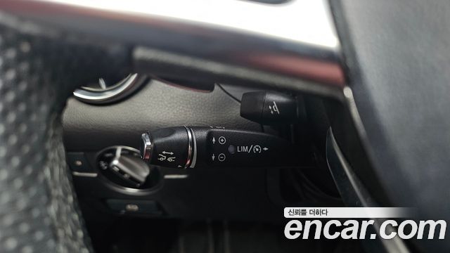 Mercedes-Benz SLC-Class 2018 — photo 27