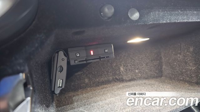 Mercedes-Benz SLC-Class 2018 — photo 29