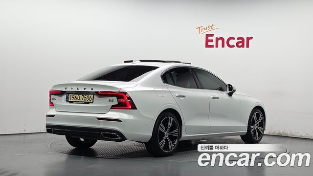 Volvo S60 2021 — photo 2