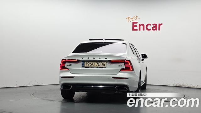 Volvo S60 2021 — photo 4