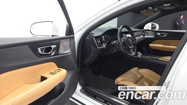 Volvo S60 2021 — photo 13