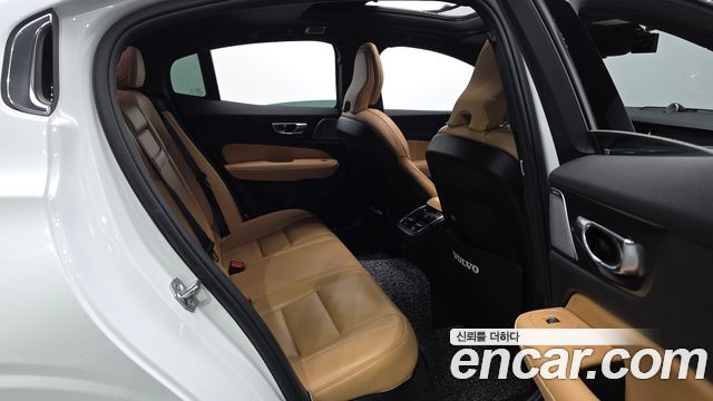 Volvo S60 2021 — photo 17