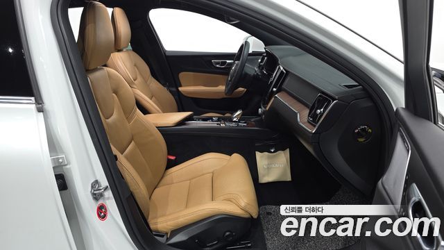 Volvo S60 2021 — photo 18