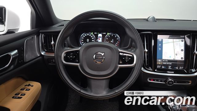 Volvo S60 2021 — photo 19