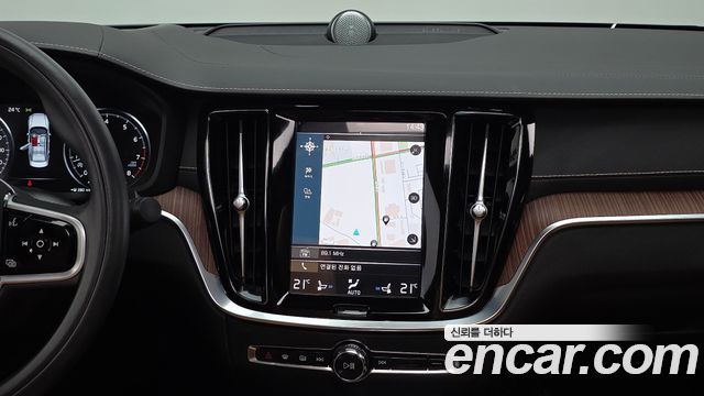 Volvo S60 2021 — photo 20
