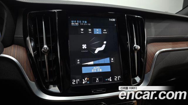 Volvo S60 2021 — photo 22