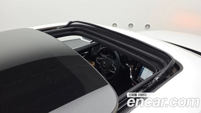Volvo S60 2021 — photo 25