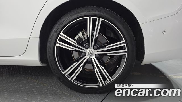 Volvo S60 2021 — photo 7