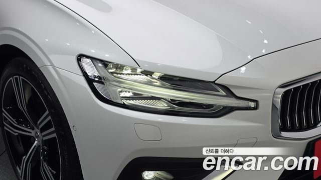 Volvo S60 2021 — photo 8