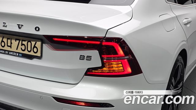 Volvo S60 2021 — photo 9