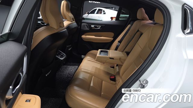Volvo S60 2021 — photo 16