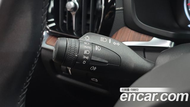Volvo S60 2021 — photo 29