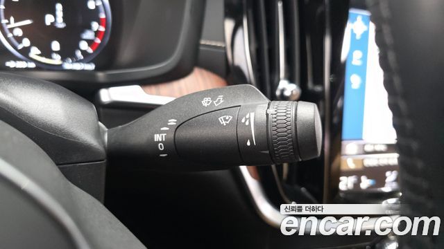 Volvo S60 2021 — photo 30