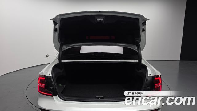 Volvo S60 2021 — photo 34