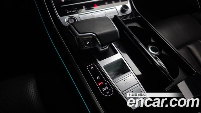 Audi A8 2021 — photo 9