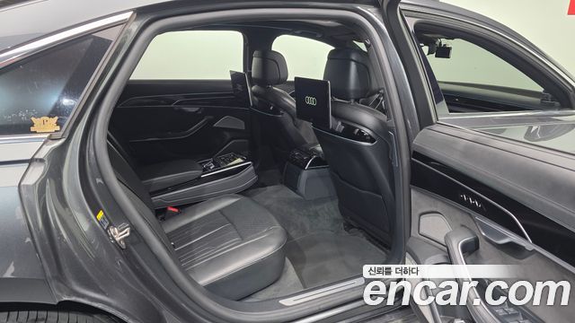 Audi A8 2021 — photo 11