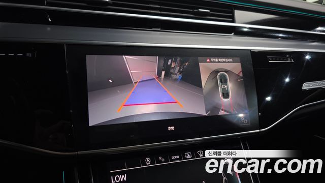 Audi A8 2021 — photo 14