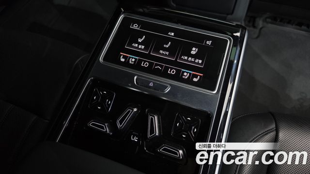 Audi A8 2021 — photo 16
