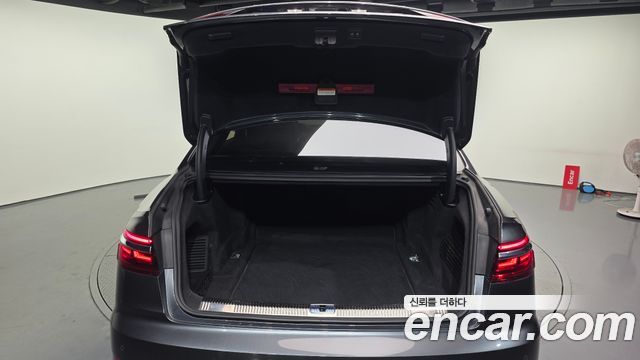 Audi A8 2021 — photo 20