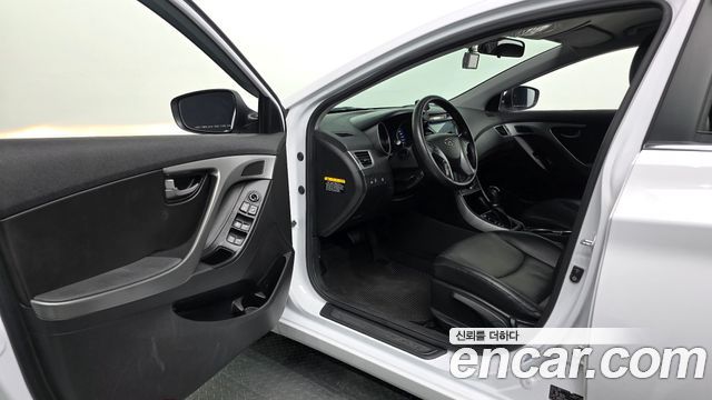 Hyundai AVANTE 2016 — photo 10
