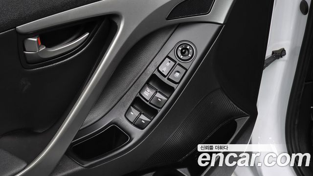 Hyundai AVANTE 2016 — photo 16